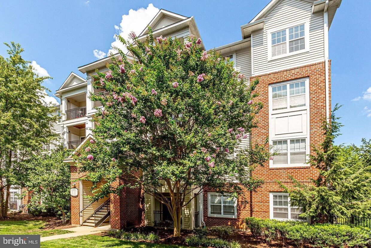 12953 Centre Park Cir Unit 126, Herndon, VA 20171 Room for Rent in Herndon, VA