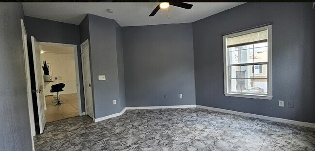Building Photo - 3561 Conroy Rd