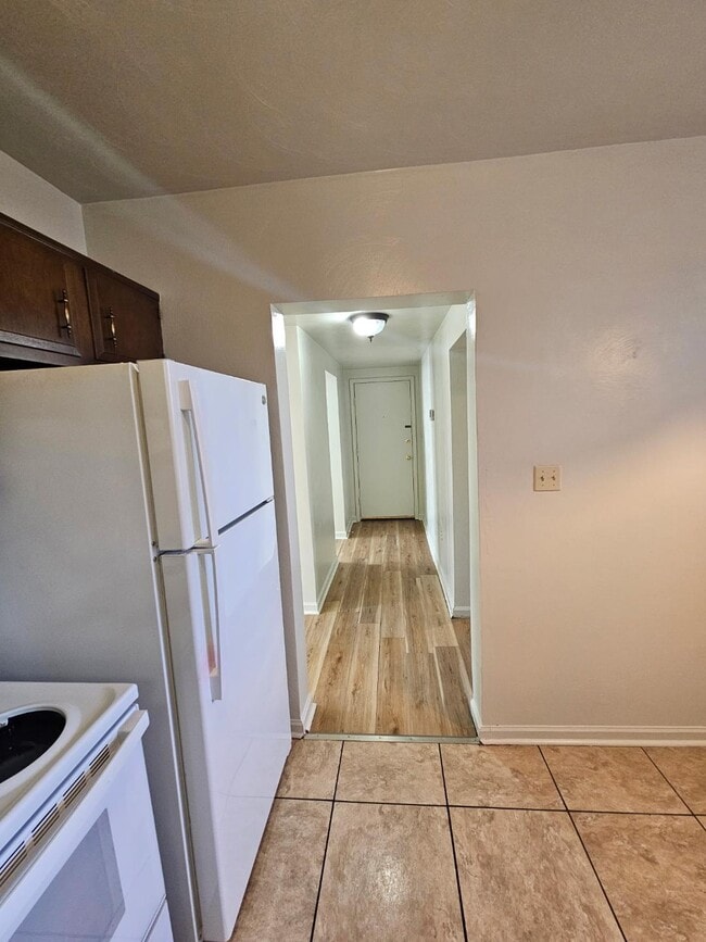 Building Photo - 1222-1224 Maple Ave SW