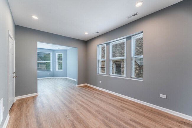 Foto del edificio - 5025 W Huron St