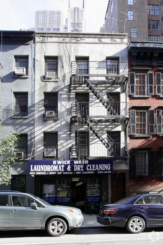 Building Photo - 211 W 16th St