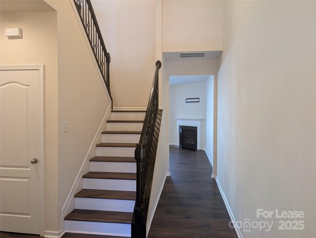 Building Photo - 115 Dellbrook St