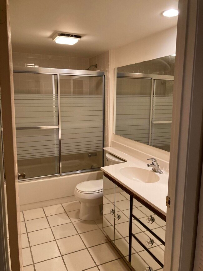 Building Photo - 3516 Whitehall Dr