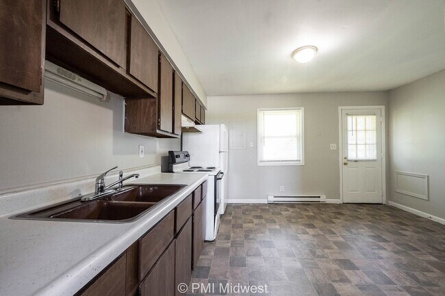Foto del edificio - "Charming 2-Bedroom Retreat in New Palestine - 800 Sq Ft of Comfort!"