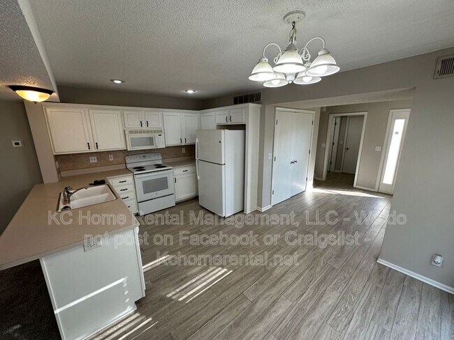 Foto del edificio - 8042 N Elmwood Ave