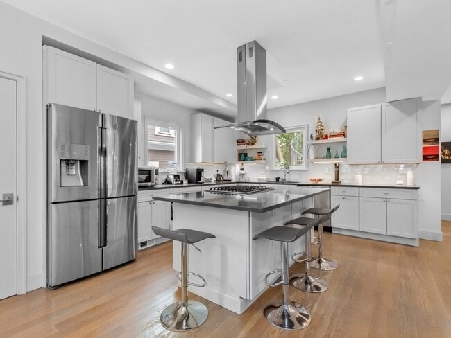 Building Photo - 75 South St