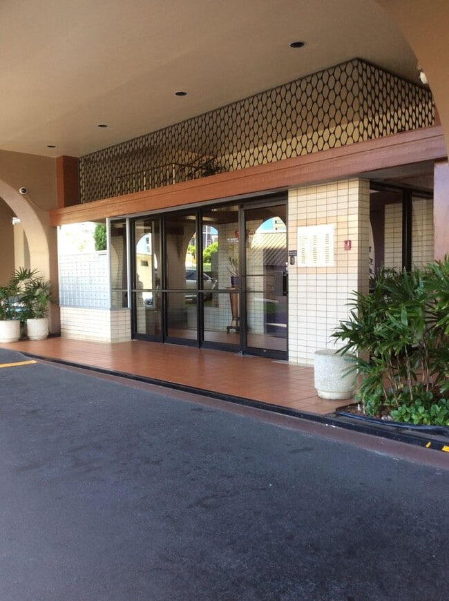 Building Photo - 1314 Victoria St