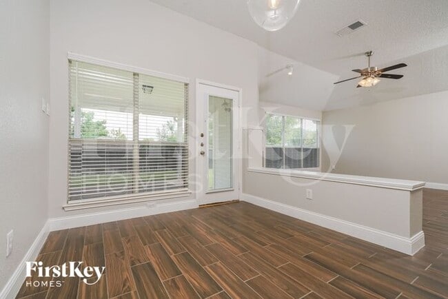 Foto del edificio - 5727 Vista Park Ln