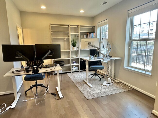 Building Photo - Huge 3 Bedroom EOG Townhome in Jessup!