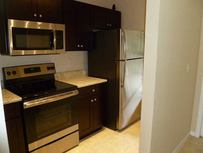 Building Photo - 5105 Palm Hill Dr