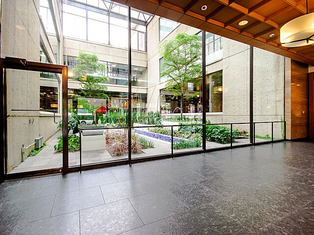 Foto del edificio - 1030 N State St