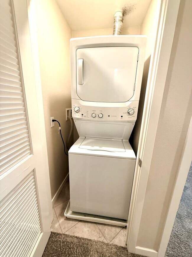 Foto del edificio - Newer 2 bedroom 2 bath luxury SMART HOME c...