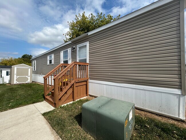 Foto del edificio - 2364 Maple Dr