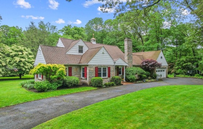 Photo - 190 E Rocks Rd House