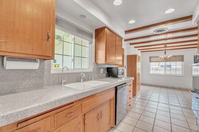 Building Photo - 4930 Bonniemae Way