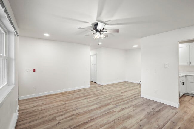 Building Photo - 509 S Perry Parkway