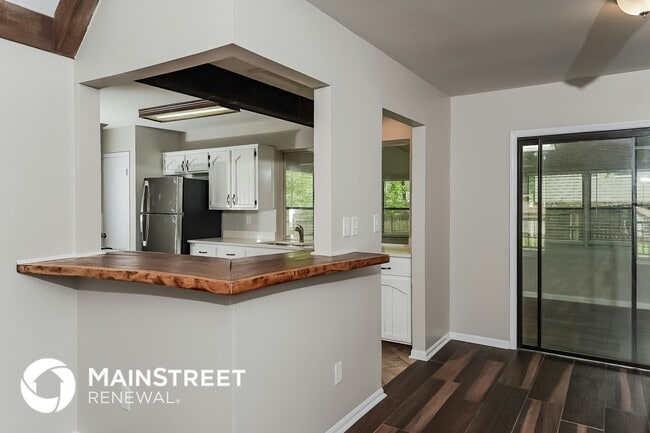 Building Photo - 2064 Edenwood Dr