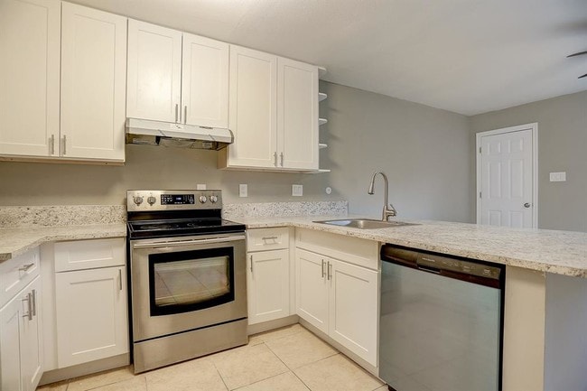 Building Photo - 10004 Westview Dr