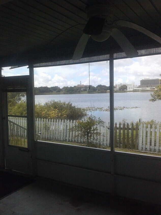 Foto del edificio - 737 Lake Martha Dr NE