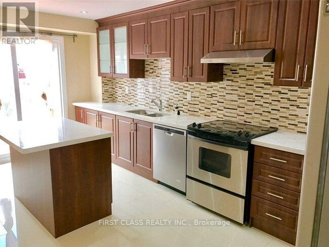 Building Photo - 659 Thamesford Terrace