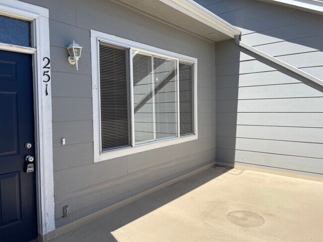 2nd floor - 2 bed 2 bath with loft in Aurora! - 2nd floor - 2 bed 2 bath with loft in Aurora!