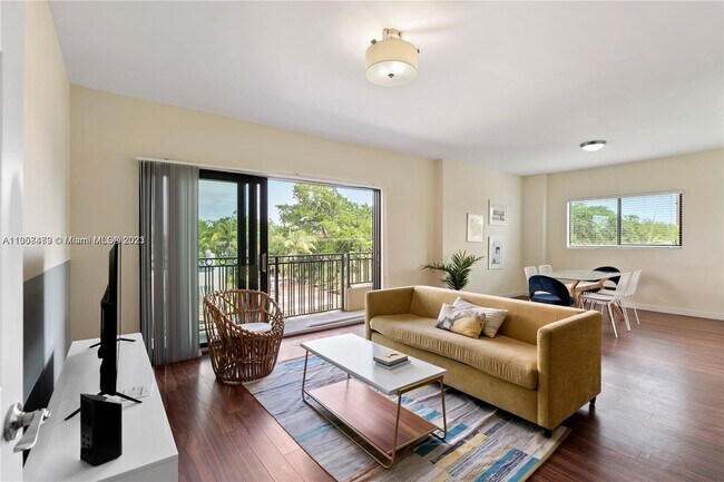 Foto del edificio - 568 NE 66th St