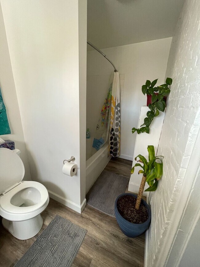 Building Photo - 1512 Market St Building Photo - 1512 Market St