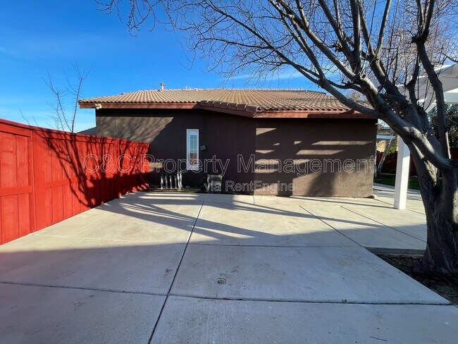 Foto del edificio - 1496 Lechuga Way