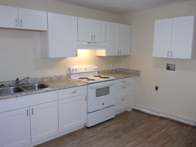 Building Photo - Renovated 1 Bedroom 1 Bath Duplex near Dow...