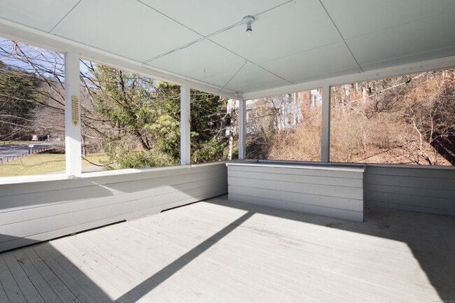 Foto del edificio - 362 Lime Rock Rd