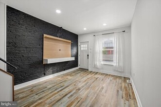 Building Photo - 1812 E Albert St