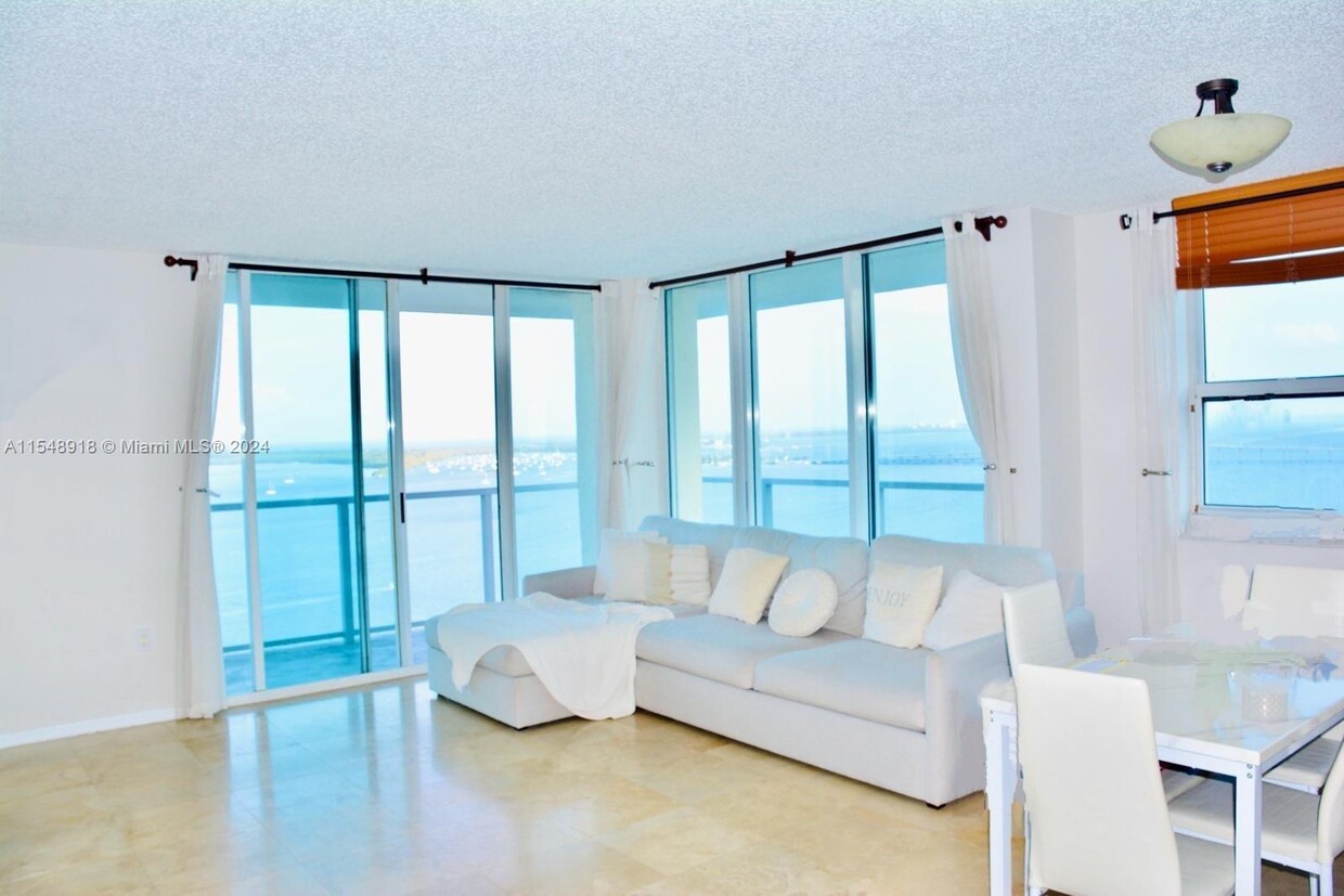 Foto principal - 1155 Brickell Bay Dr