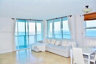 Building Photo - 1155 Brickell Bay Dr