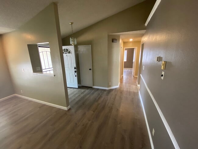 Foto del edificio - 701 Beth Ln