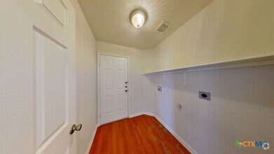 Building Photo - 102 Hersee Ct