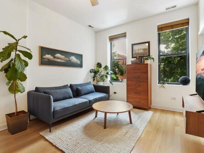Foto del edificio - 1449 N Ashland Ave