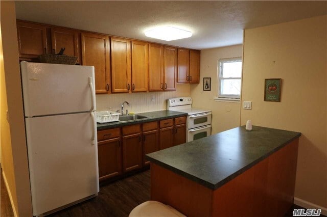 Building Photo - 1160 Parkwood Dr
