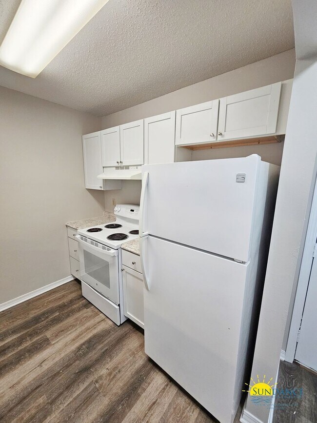 Building Photo - Nice 2 Bedroom Unit in Fort Walton Beach