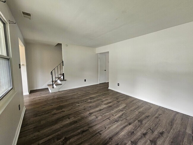 Foto del edificio - 3339 Lakecrest Rd