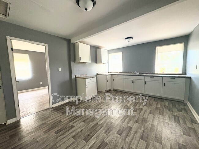 Building Photo - 3016 33rd Ct N