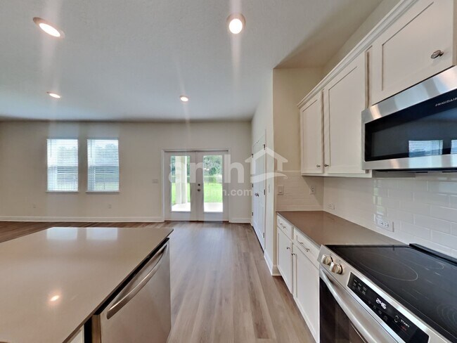 Foto del edificio - 27165 St Andrews Ave