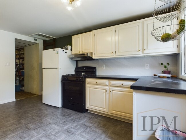 Building Photo - Coming Soon - 2 Bedroom, 1 Bathroom in Yor...