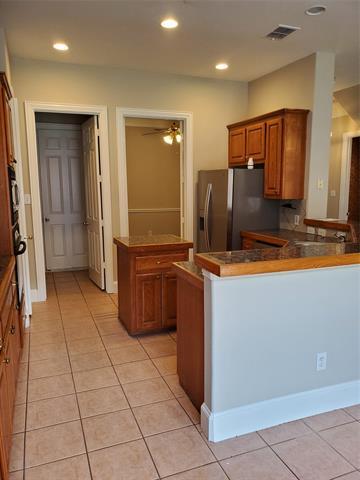 Building Photo - 532 Silver Maple Dr