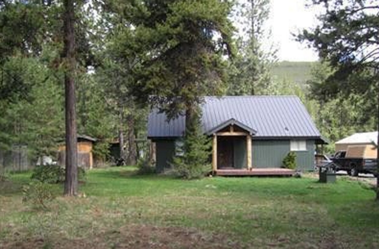Foto principal - Charming 3-Bedroom Home on Half-Acre in Sk...