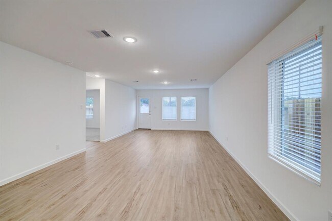 Building Photo - 9035 Estes Lks Dr