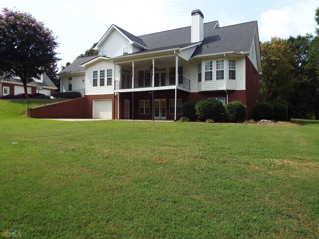 Building Photo - 40 Meadow Rd