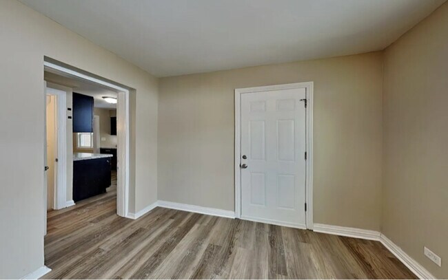 Foto del edificio - 5219 N Newcastle Ave