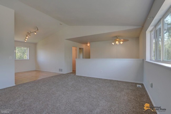 Building Photo - 4 br, 2 bath House - 1005 Woodstock Dr