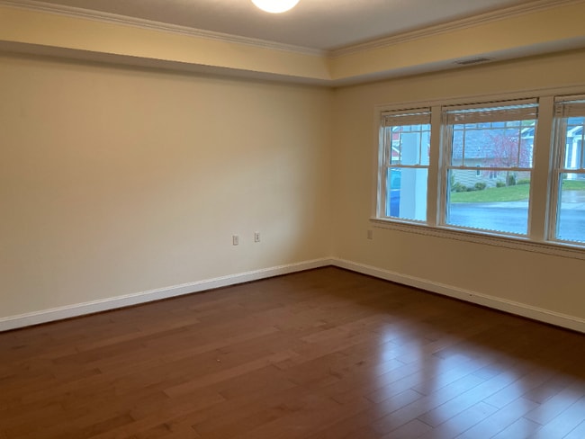 Building Photo - 2539 Greenport Dr