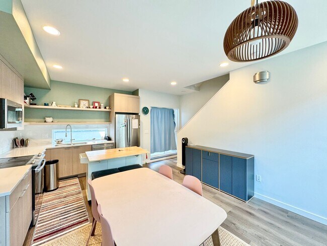 Foto del edificio - New Modern Townhome in North Seattle – Rar...